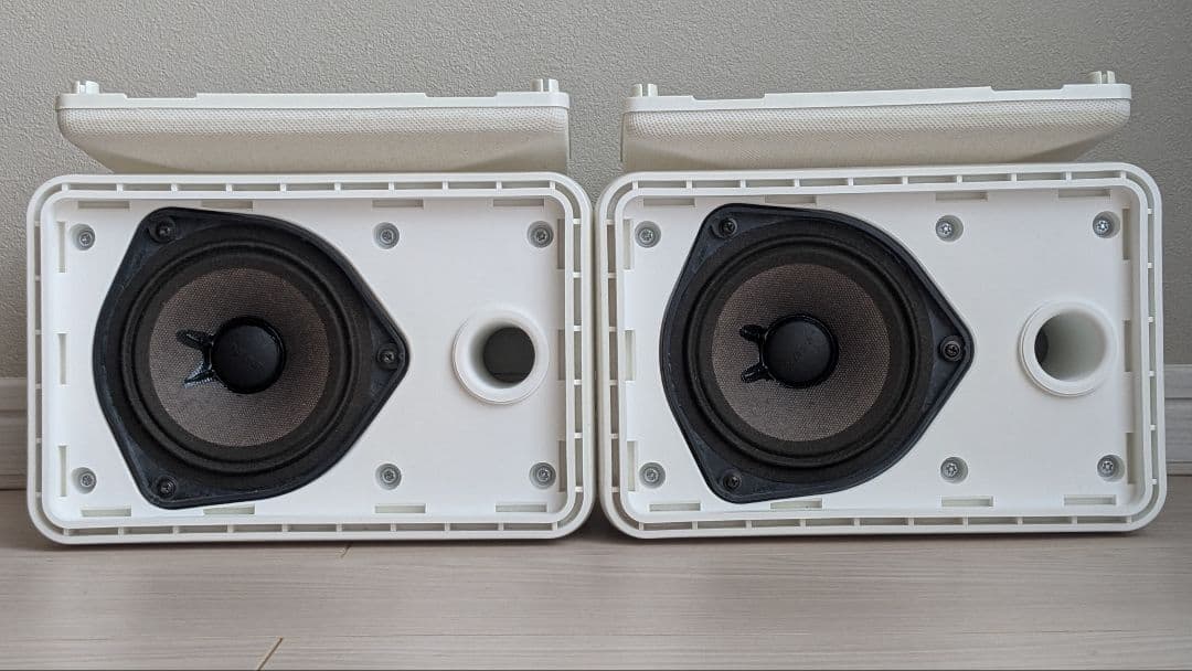 ​【美品・希少白】BOSE 101MMW シリアル連番 純正ブラケット/取説付
