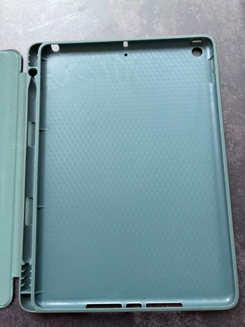 【Apple】 iPad （第8世代）32G スペースグレー Wi-Fiモデル