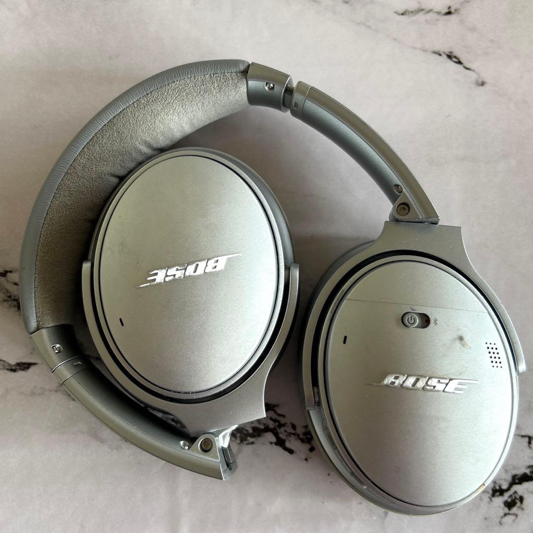 Bose QuietComfort 35 II ワイヤレスヘッドホン　ポーズ