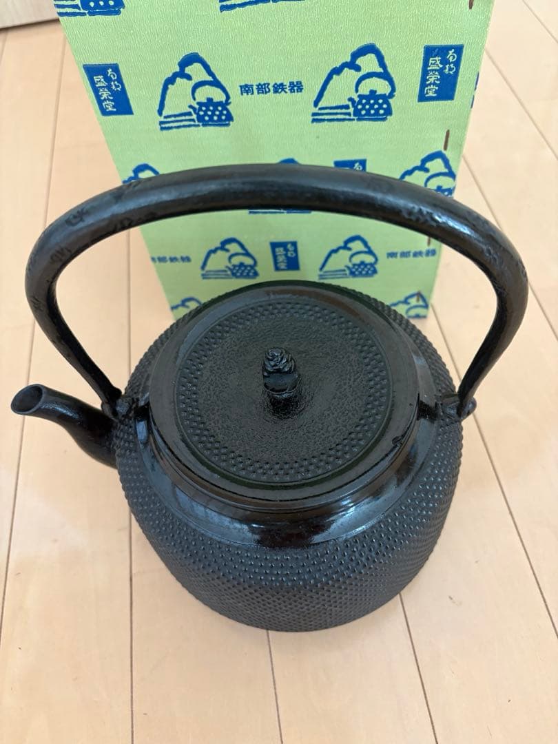 南部鉄器 黒い鉄瓶 約1.8リットル　新品未使用