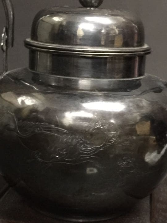 古い銀瓶 彫刻山水 花鳥紋 蓋に中央情報部 金南支部長 郭聖範 謹呈共箱ない