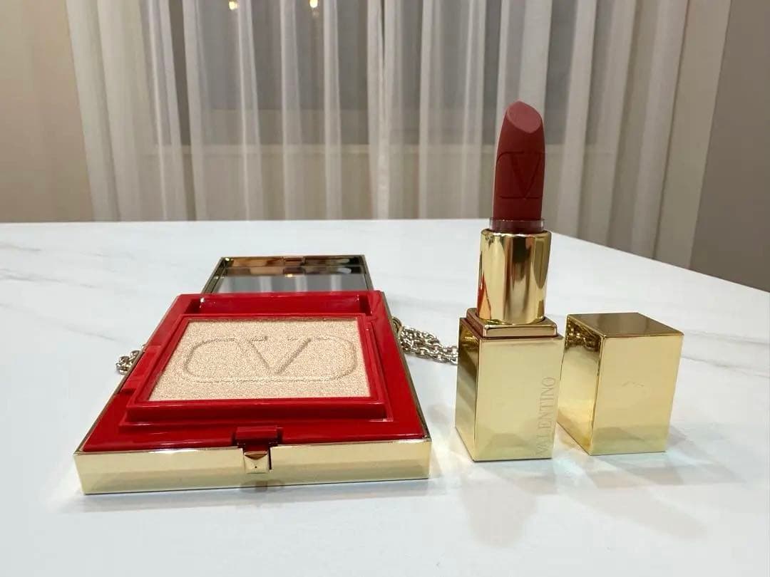 新品 VALENTINO GOクラッチ ＆ 口紅(ミニロッソ）