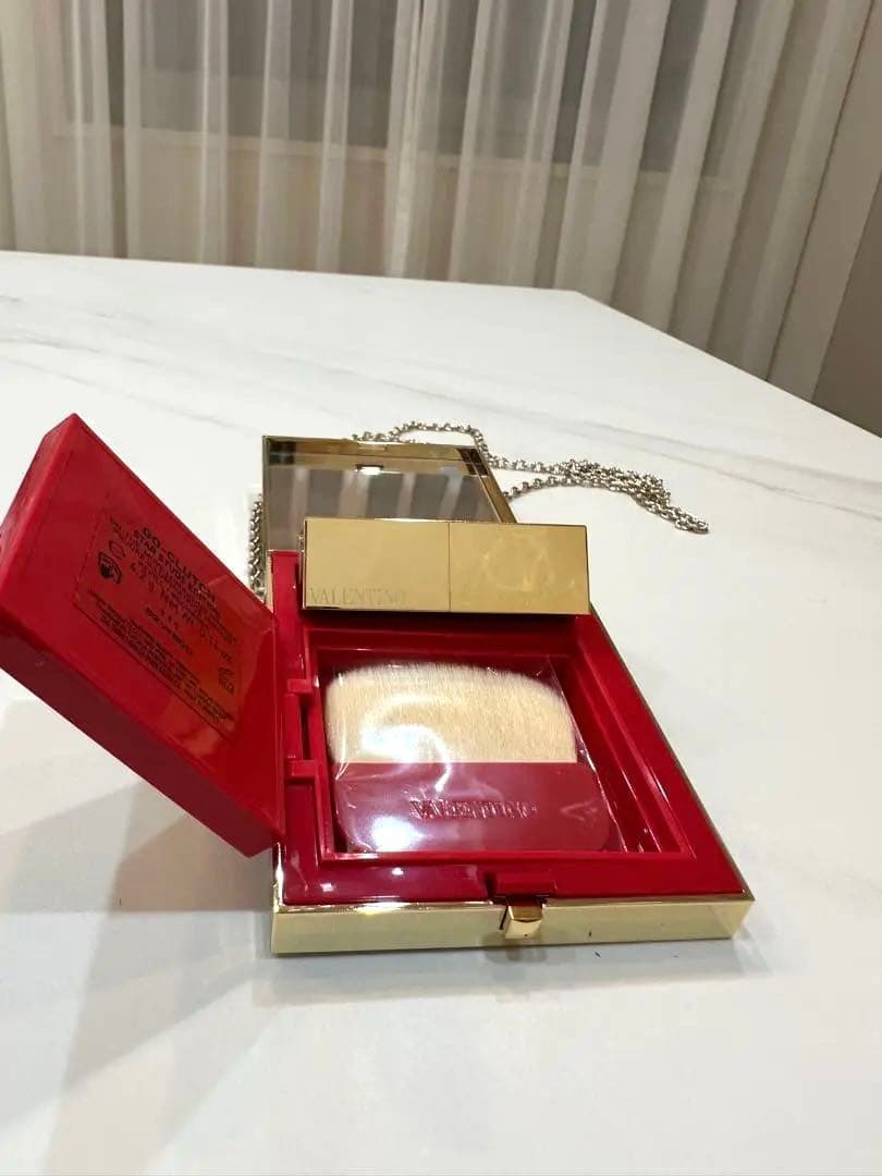 新品 VALENTINO GOクラッチ ＆ 口紅(ミニロッソ）