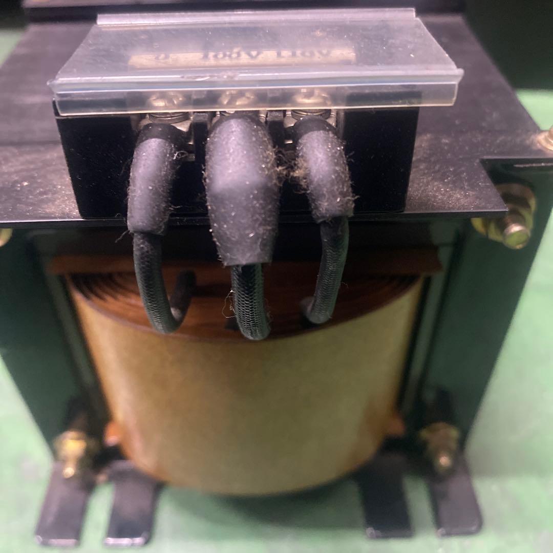 変圧器 容量 300VA 周波数 50-60 Hz