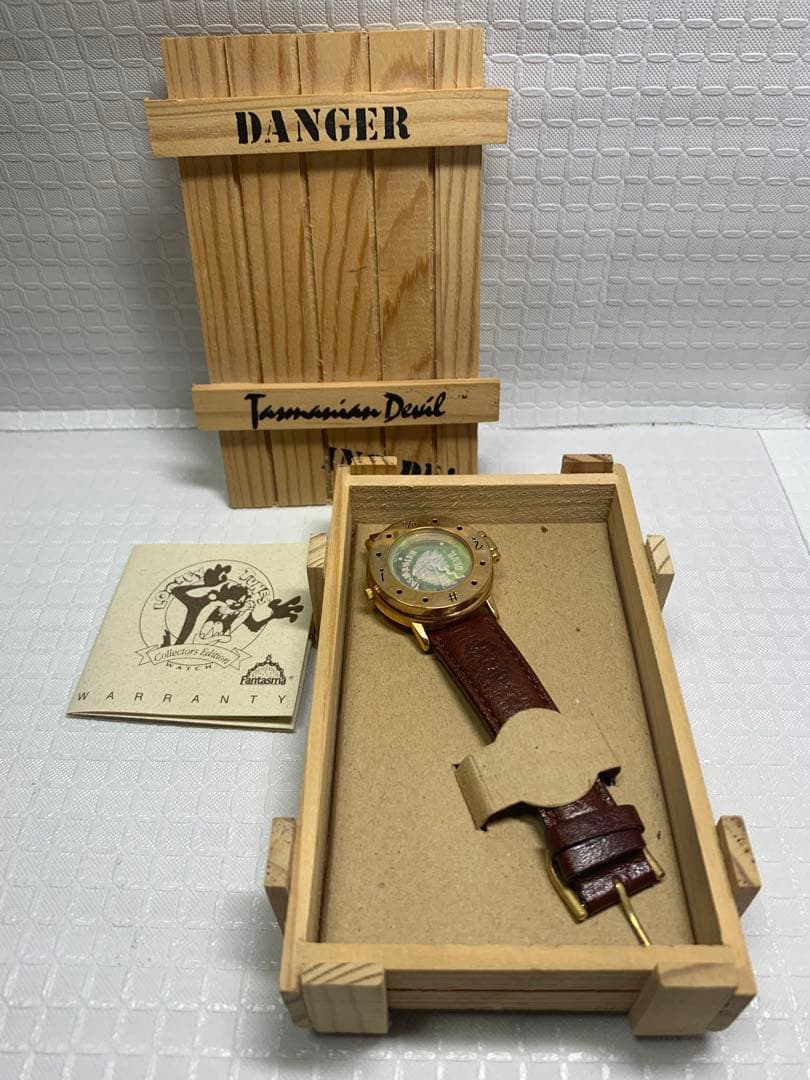 からくり腕時計！Looney Tunes Tasmanian Devil 腕時計