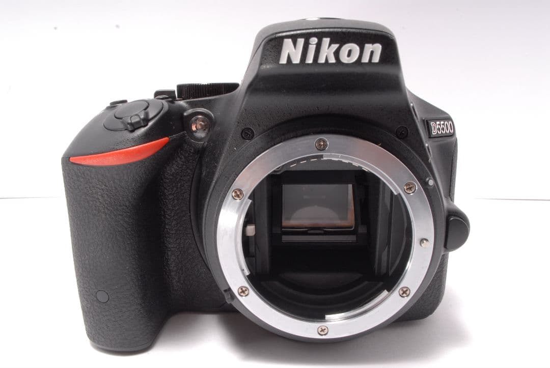 ⭐️まるで新品！ショット数 91 枚⭐️ Nikon D5500 ボディのみ