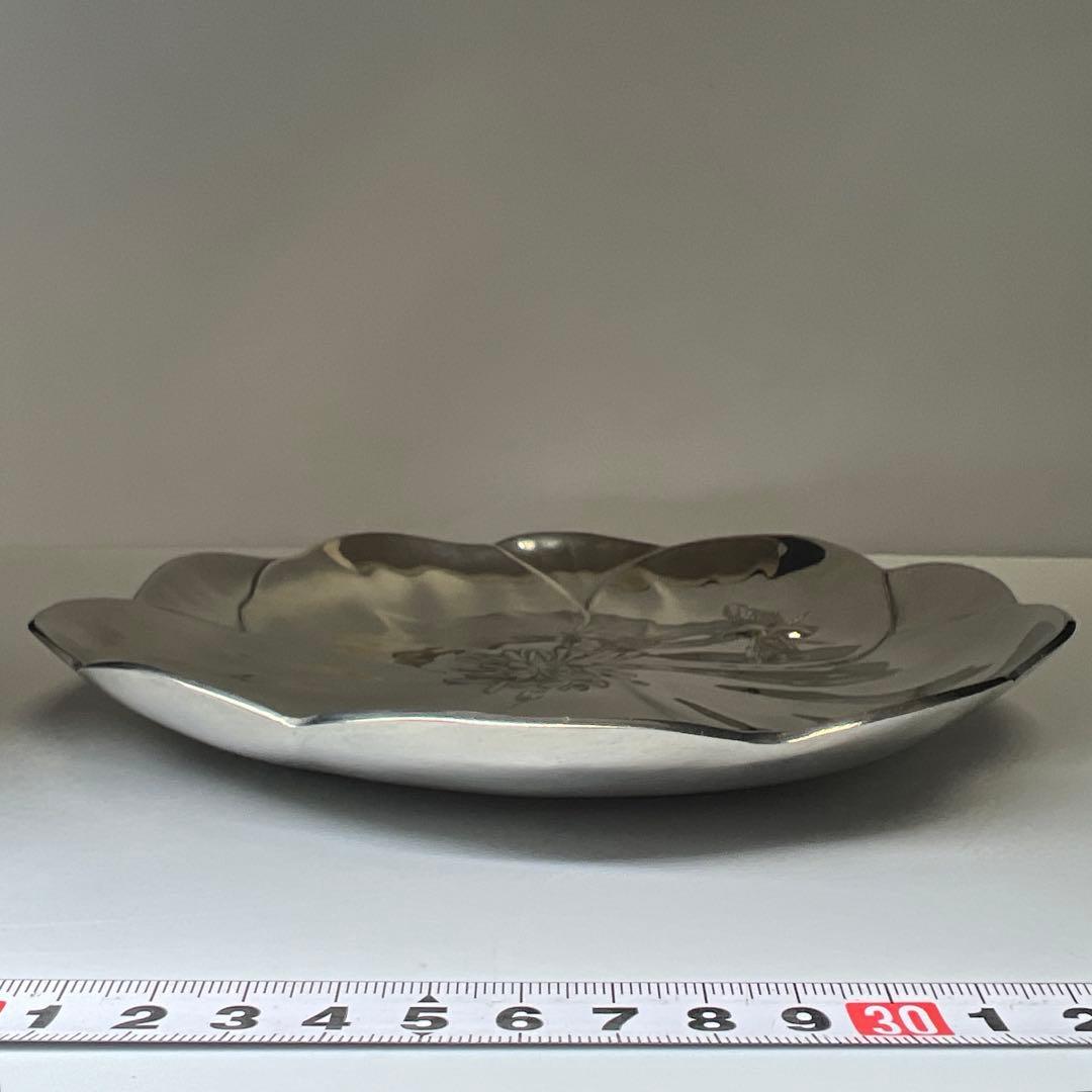 ドイツ　アンティーク　カイザージンKAYSERZINN虫と花彫金プレート547g