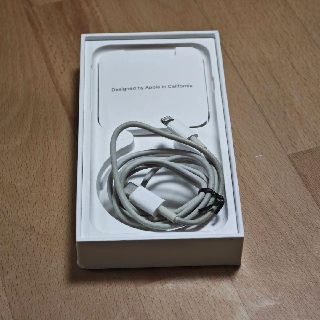 iPhone SE 第二世代　64GB 背面ひび割れあり