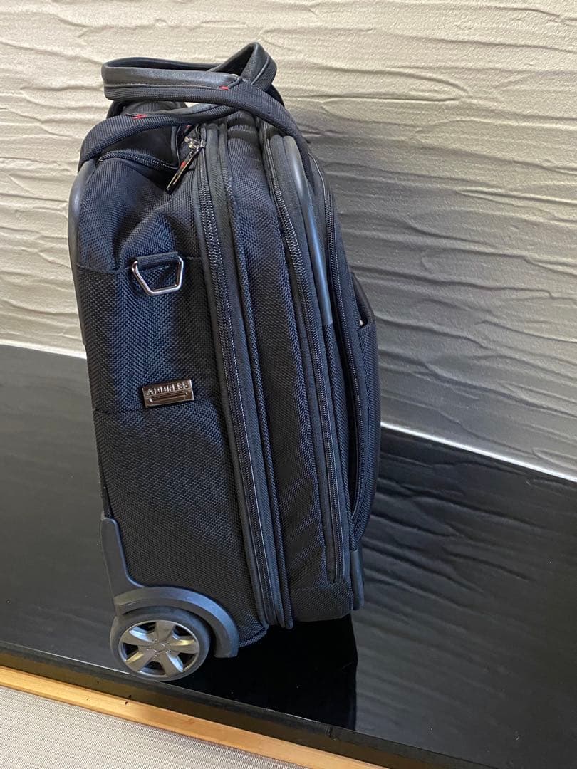 美品 Samsonite 2輪 キャリーケース 機内持込可 ビジネス 出張 黒