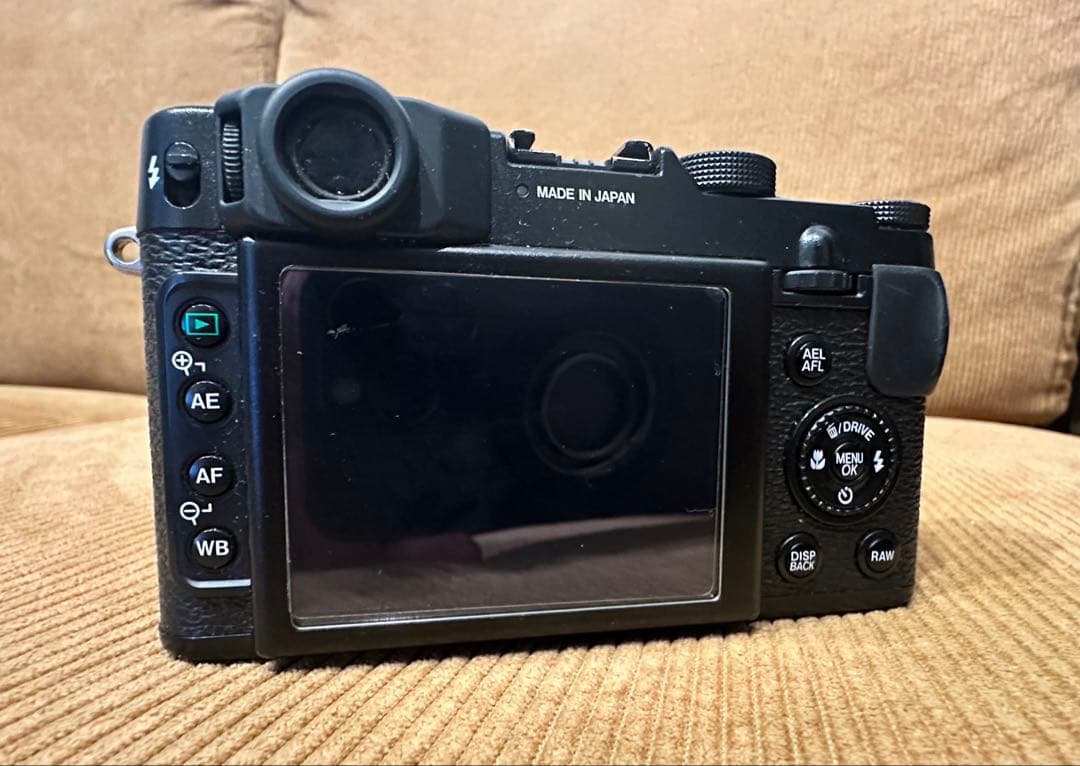 FUJIFILM X10 コンパクトデジタルカメラ ブラック