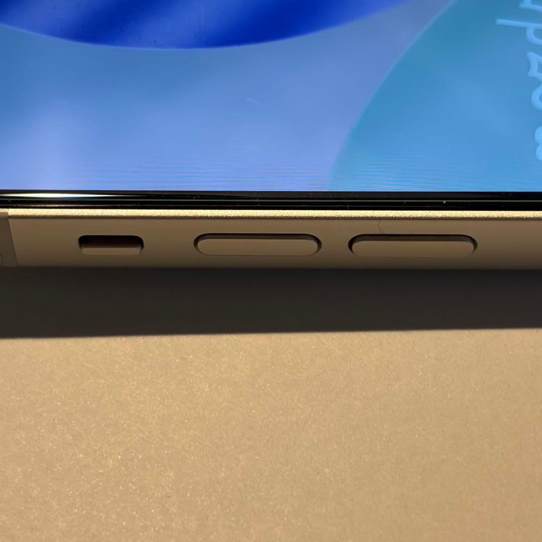 【おまけ付】Apple iPhone 13 ホワイト 本体