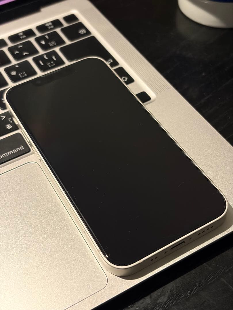【おまけ付】Apple iPhone 13 ホワイト 本体