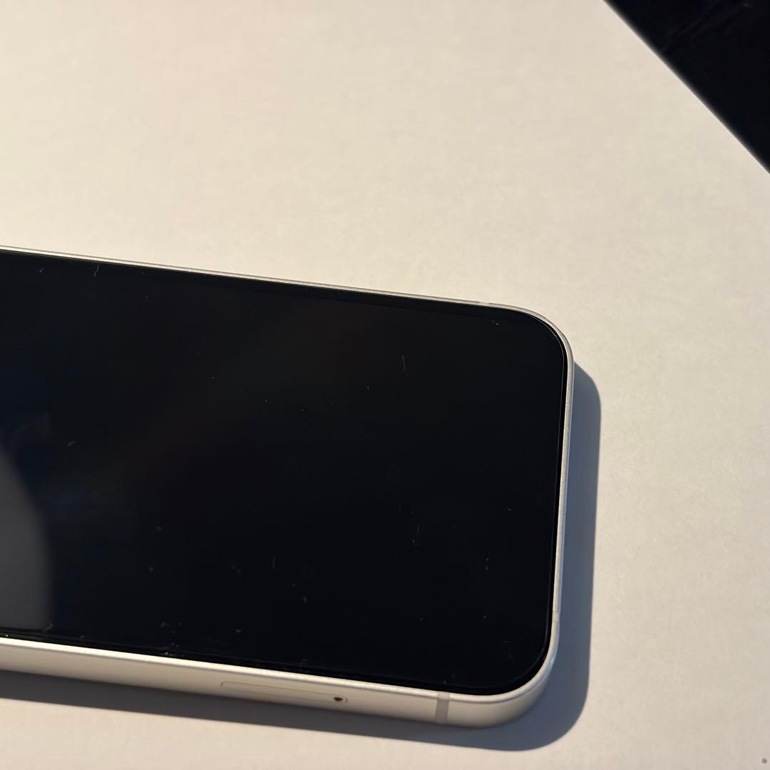 【おまけ付】Apple iPhone 13 ホワイト 本体