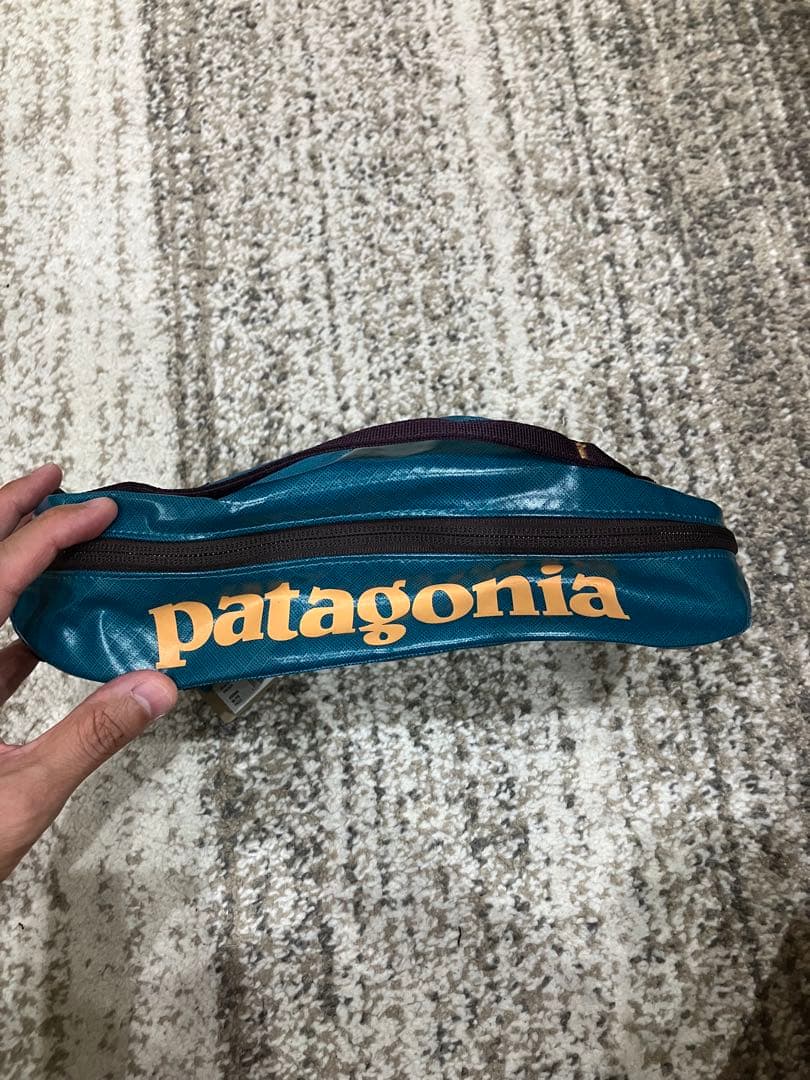 新品タグ付き　patagonia ブラックホールキューブ　ミディアム