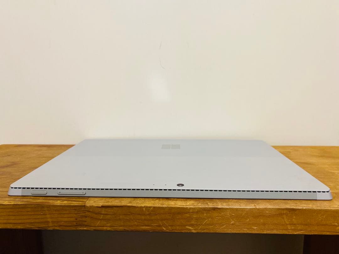 Microsoft Surface Pro 4 メモリ：8GB SSD256GB