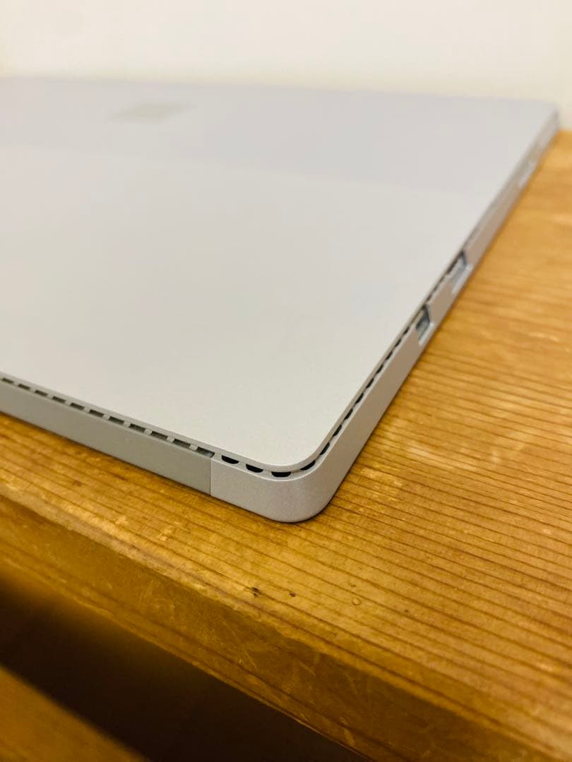 Microsoft Surface Pro 4 メモリ：8GB SSD256GB