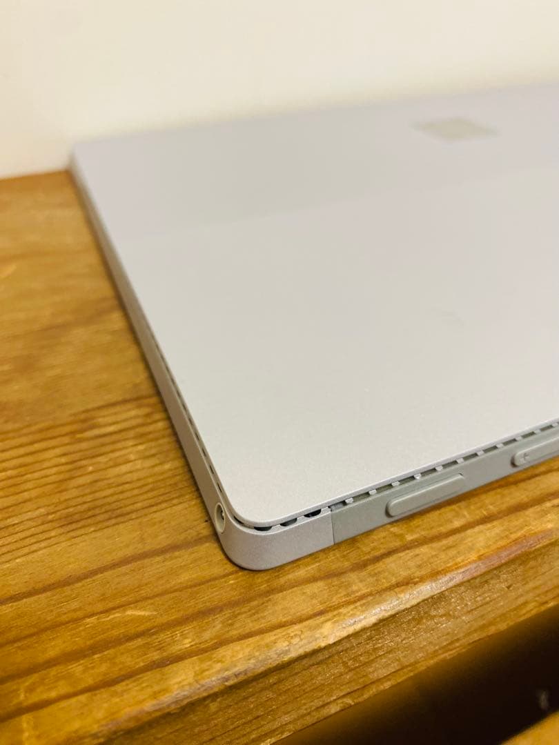 Microsoft Surface Pro 4 メモリ：8GB SSD256GB
