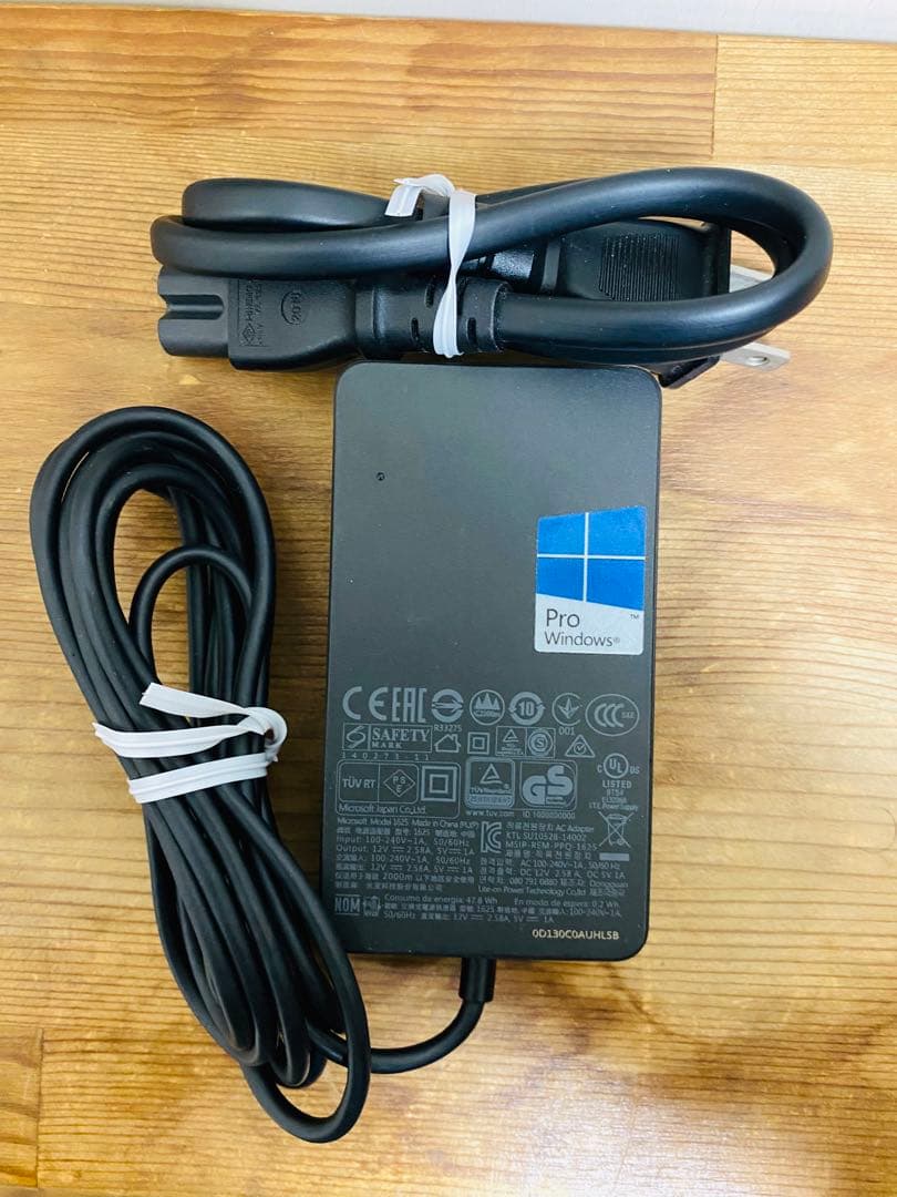 Microsoft Surface Pro 4 メモリ：8GB SSD256GB