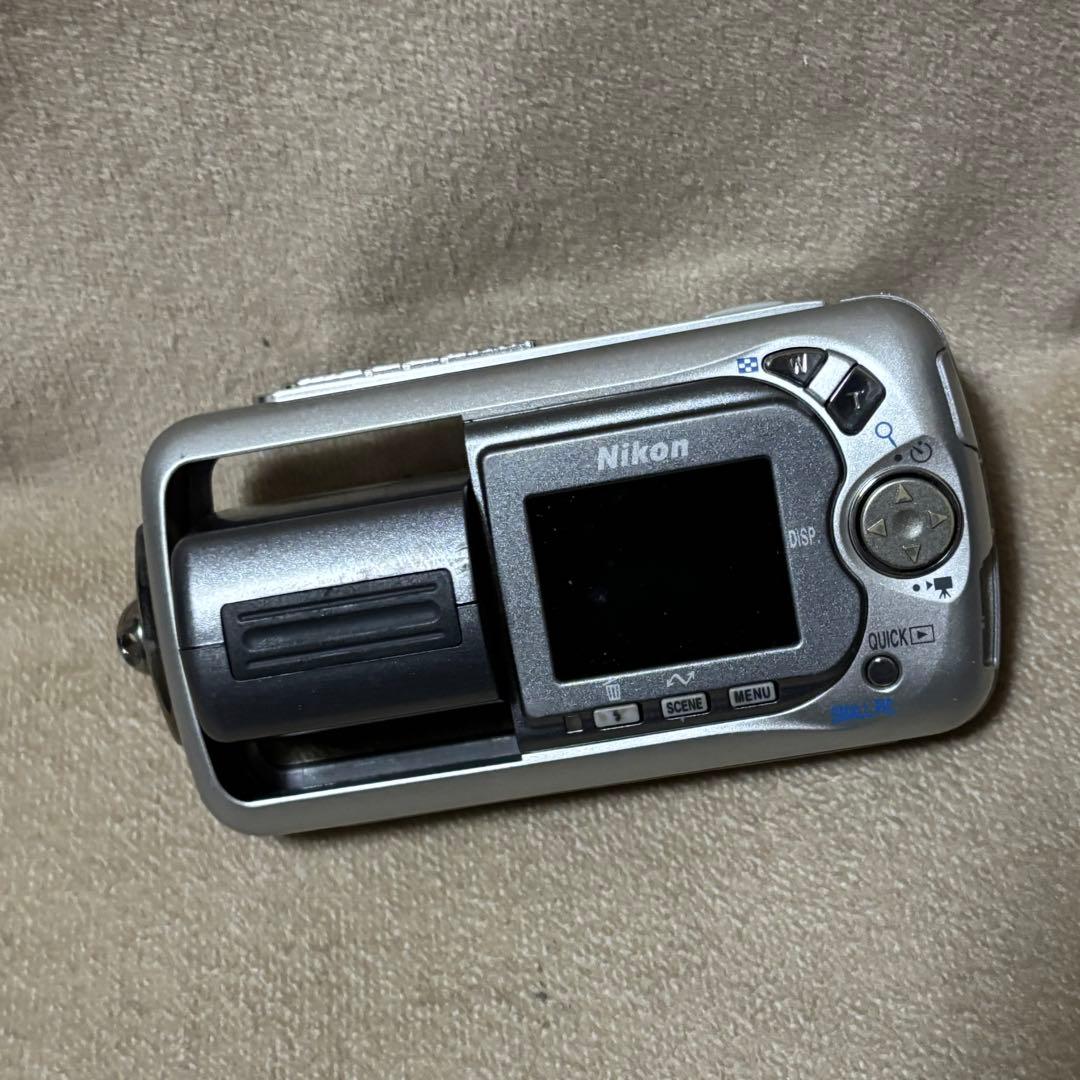 Nikon Coolpix 3500 2500の色違い