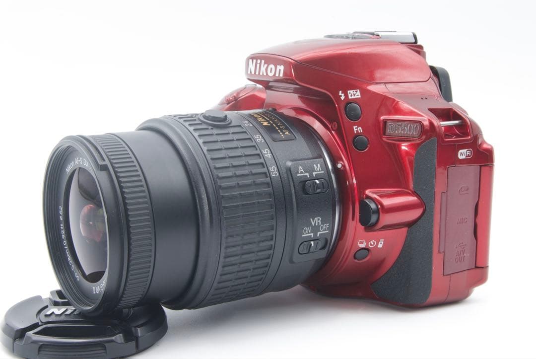 Nikon D5500 標準レンズキット　一眼レフ　赤　スマホ転送　手ぶれ補正