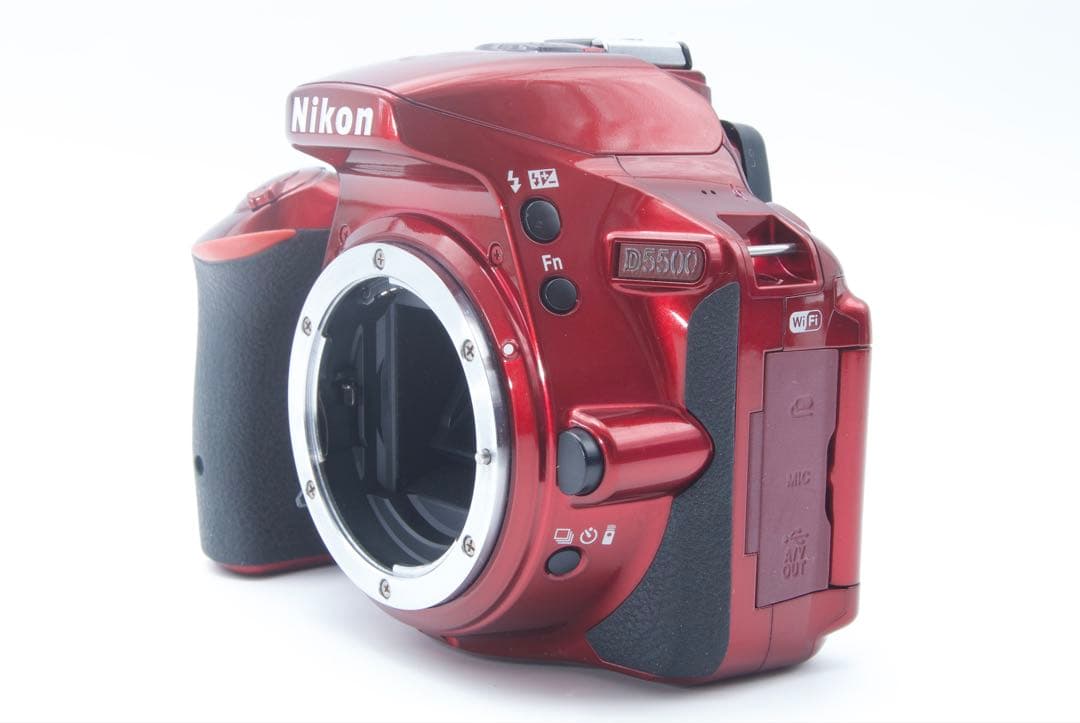 Nikon D5500 標準レンズキット　一眼レフ　赤　スマホ転送　手ぶれ補正