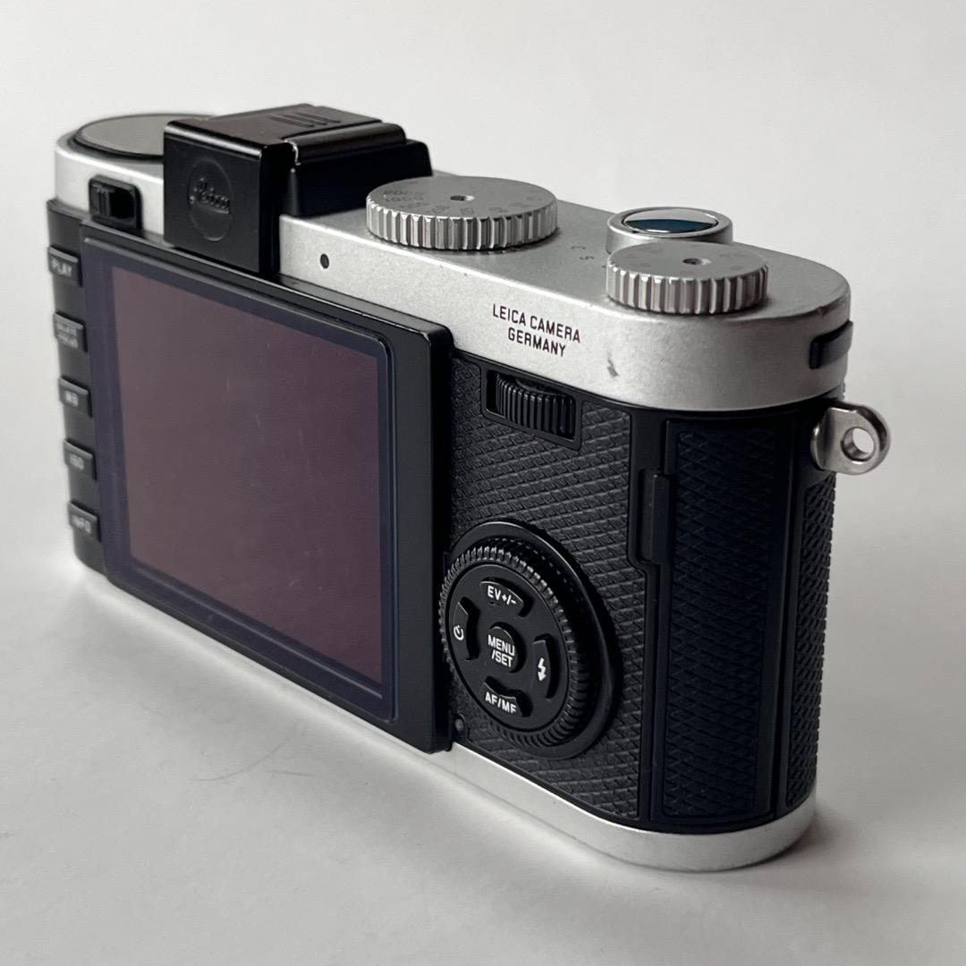 ライカ LEICA X2シルバー＋LEICA EVF2（本革ハーフケース・他）
