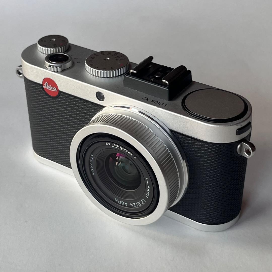 ライカ LEICA X2シルバー＋LEICA EVF2（本革ハーフケース・他）