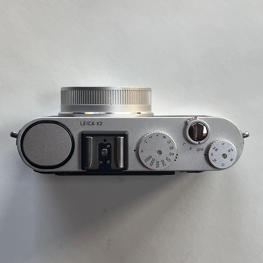 ライカ LEICA X2シルバー＋LEICA EVF2（本革ハーフケース・他）