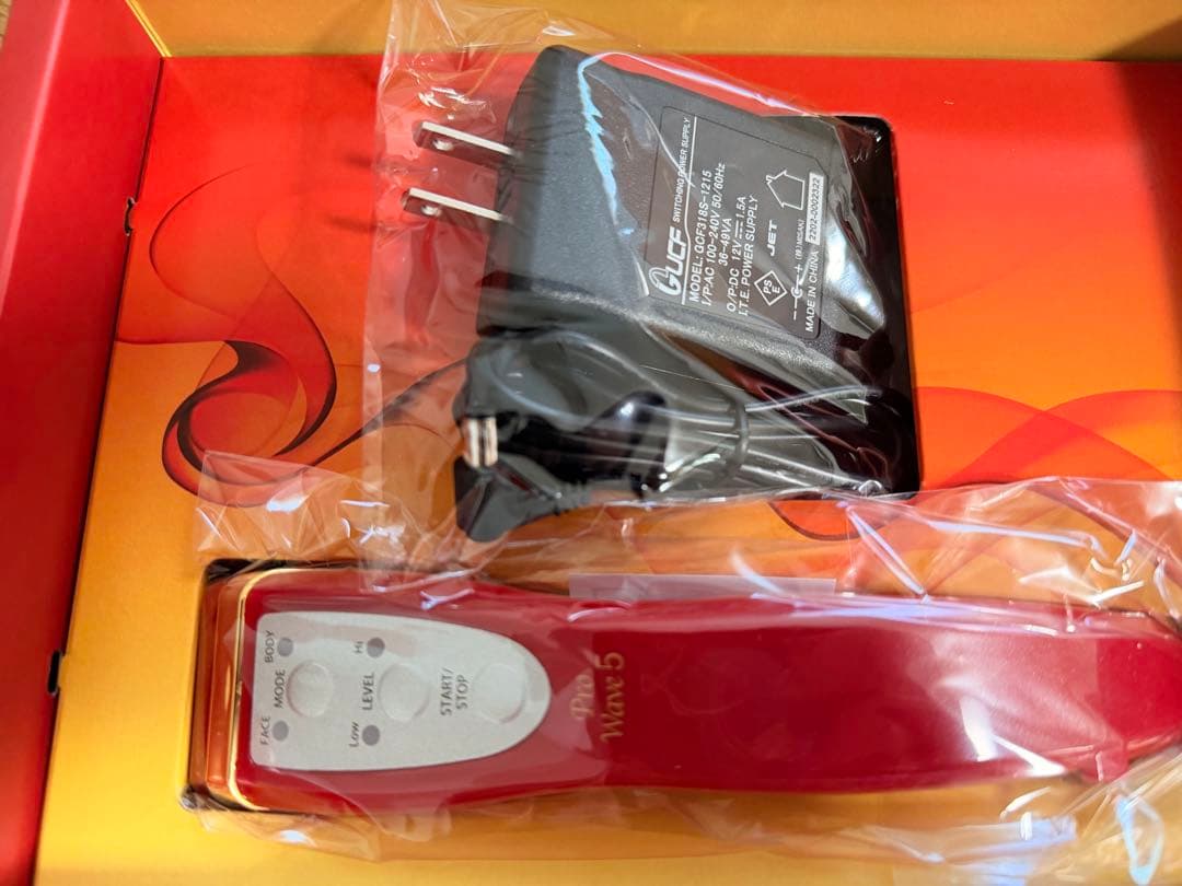 プロウェーブファイブ　美顔器 レッド
