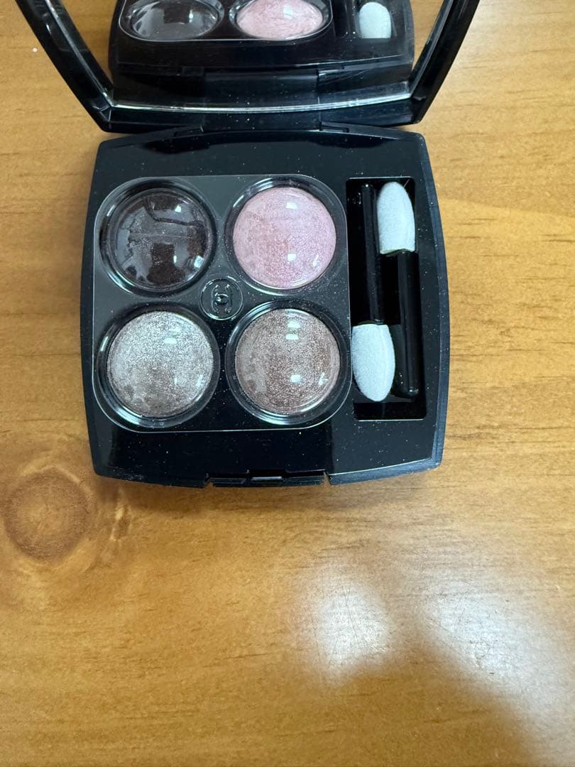 くま CHANEL アイシャドウ