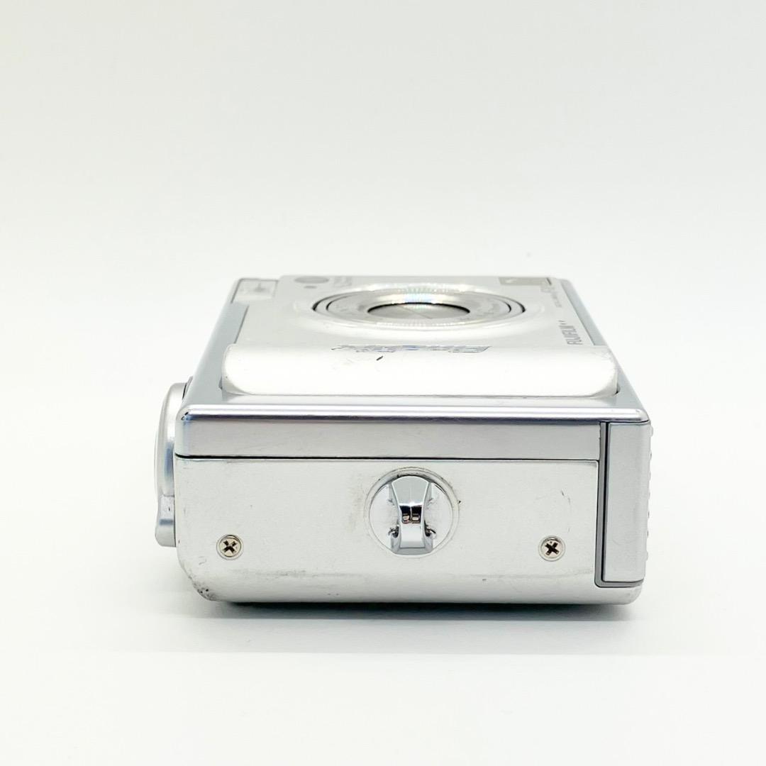 ⭐️名機CCDモデル⭐️FUJIFILM FinePix F10 シルバー 匿名
