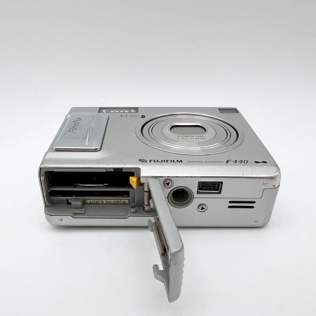 【動作品】FUJIFILM FinePix F440 コンデジ 動作確認済