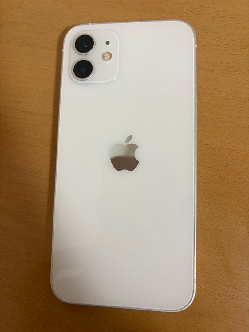 Apple iPhone 12 本体 ホワイト　ケースや充電器の付属品あり