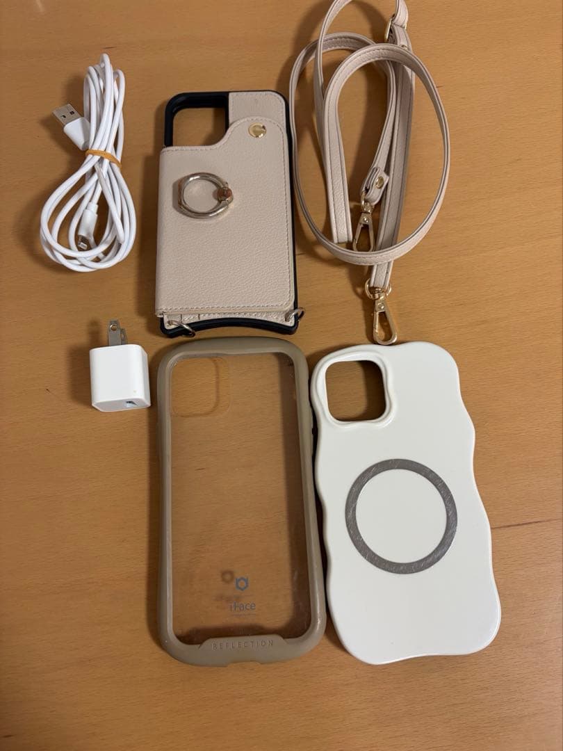 Apple iPhone 12 本体 ホワイト　ケースや充電器の付属品あり