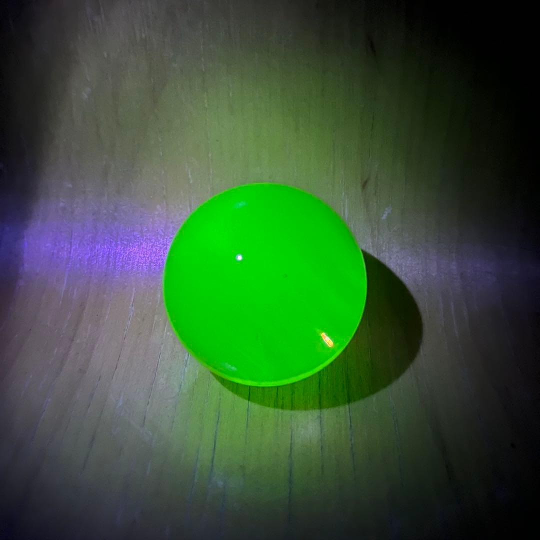 希少　ウランガラス　球体　ピンク色
