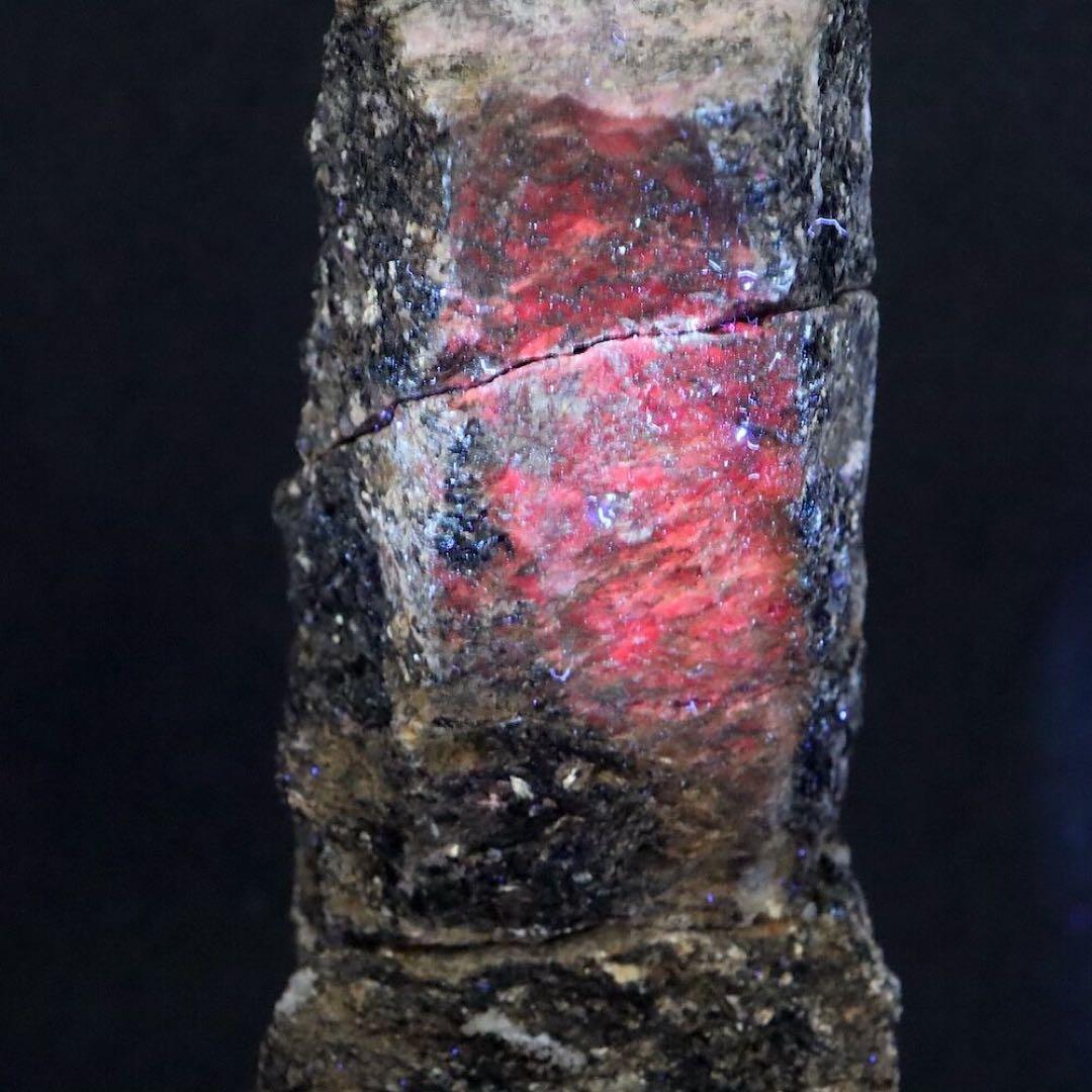 カリフォルア産 コランダム 115.8g サファイア CRD149 原石 天然石