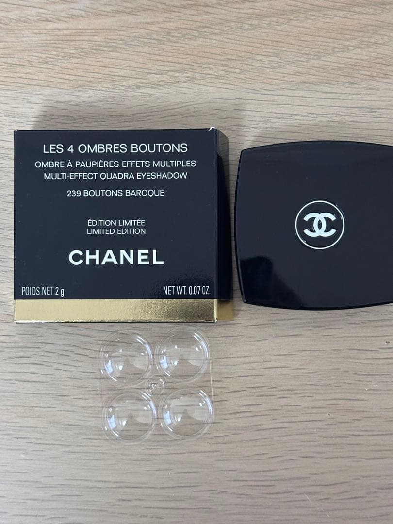 新作特別限定品　CHANEL レ キャトル オンブル ブトン 239