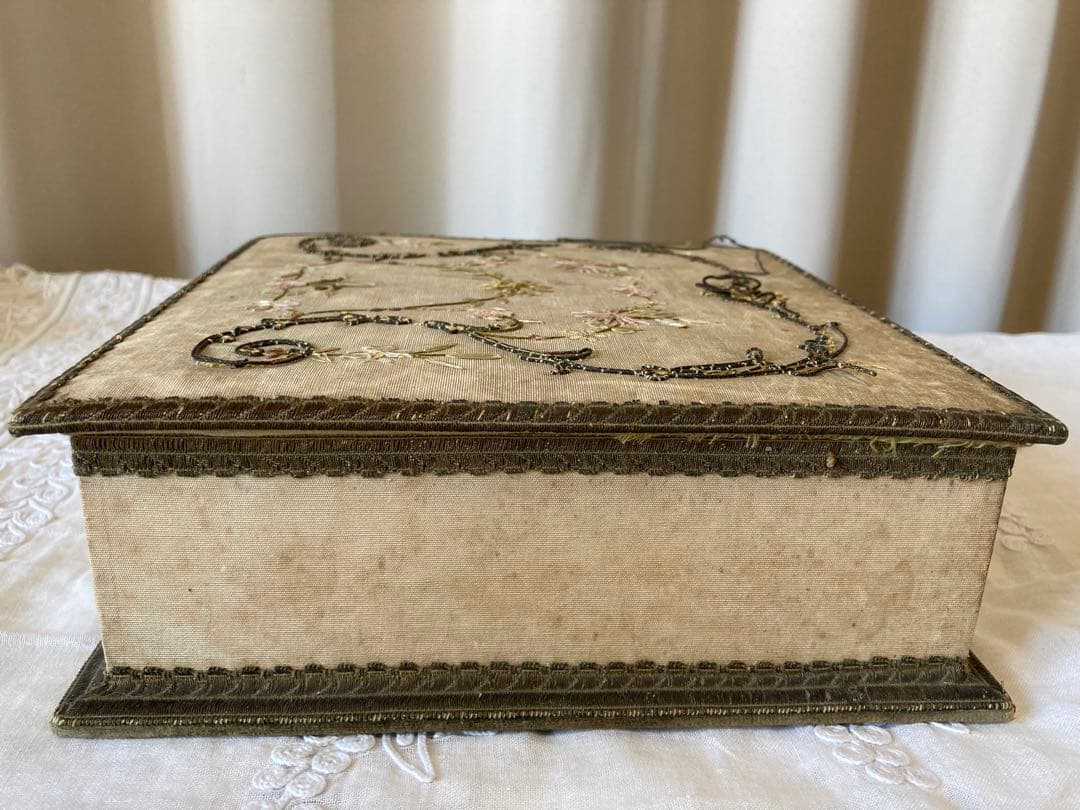 フランス アンティークリボン刺繍カルトナージュ ボックス シルク リボンワーク