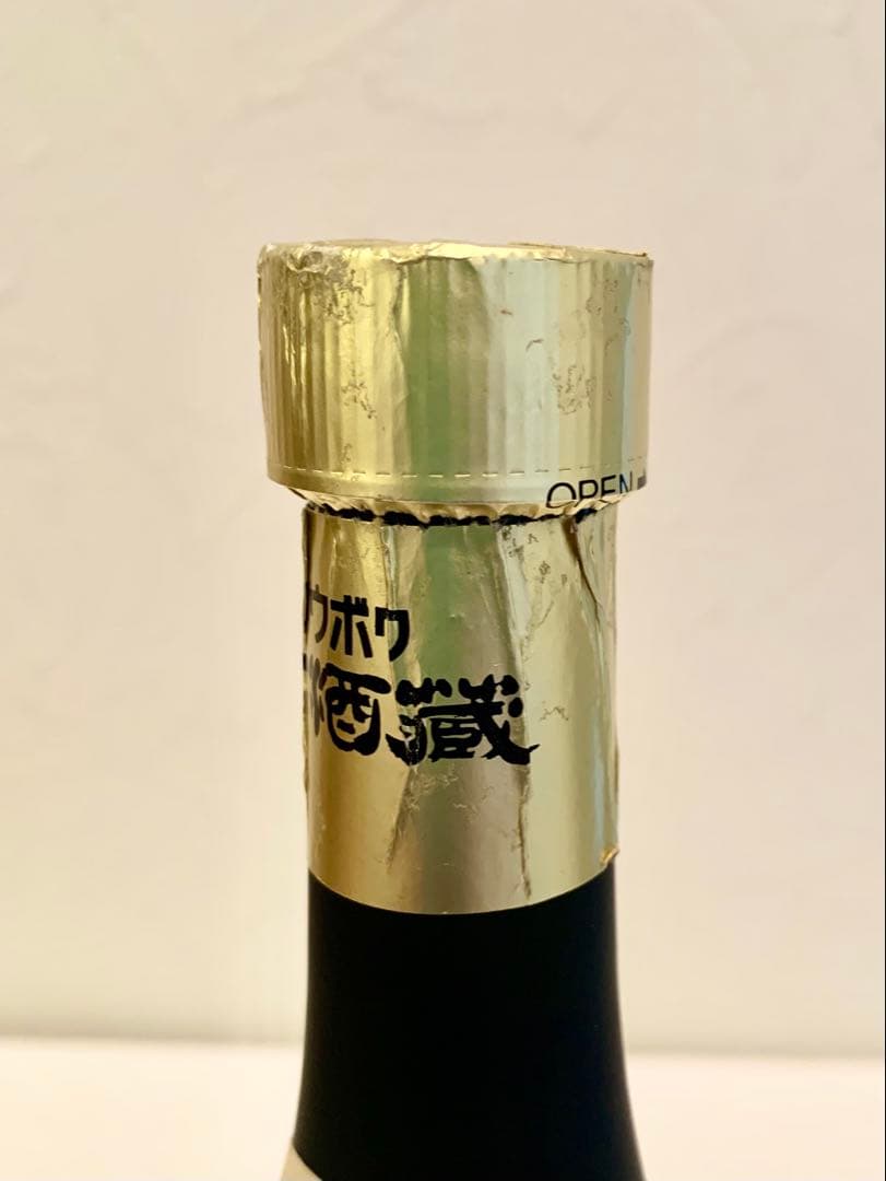 津波古酒造「 リウボウ 古酒蔵 」 40度,720ml 40年物以上/ 泡盛古酒