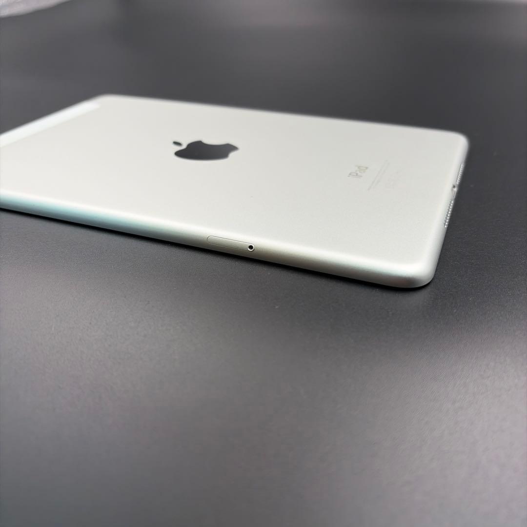 Apple iPad mini 第4世代 128GB セルラーモデル シルバー