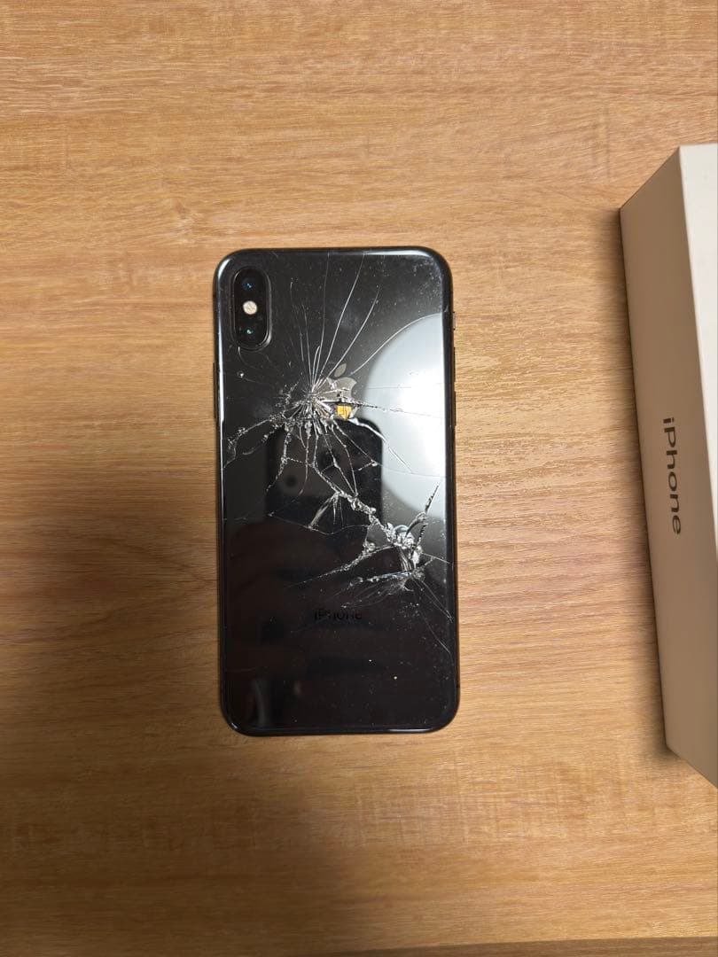 Apple iPhone X 背面割れ