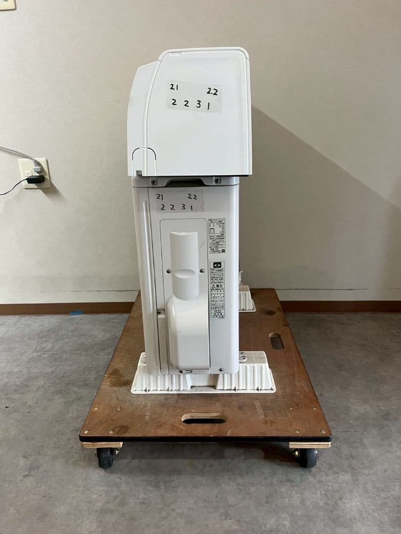 2231 東芝【RAS-H221M (W)】2021年製 6畳 エアコン 中古