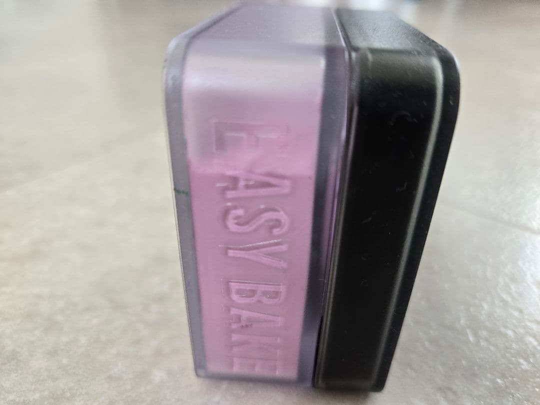 フェイスパウダー huda beauty EASY BAKE UBE BIRTHDAY CAKE