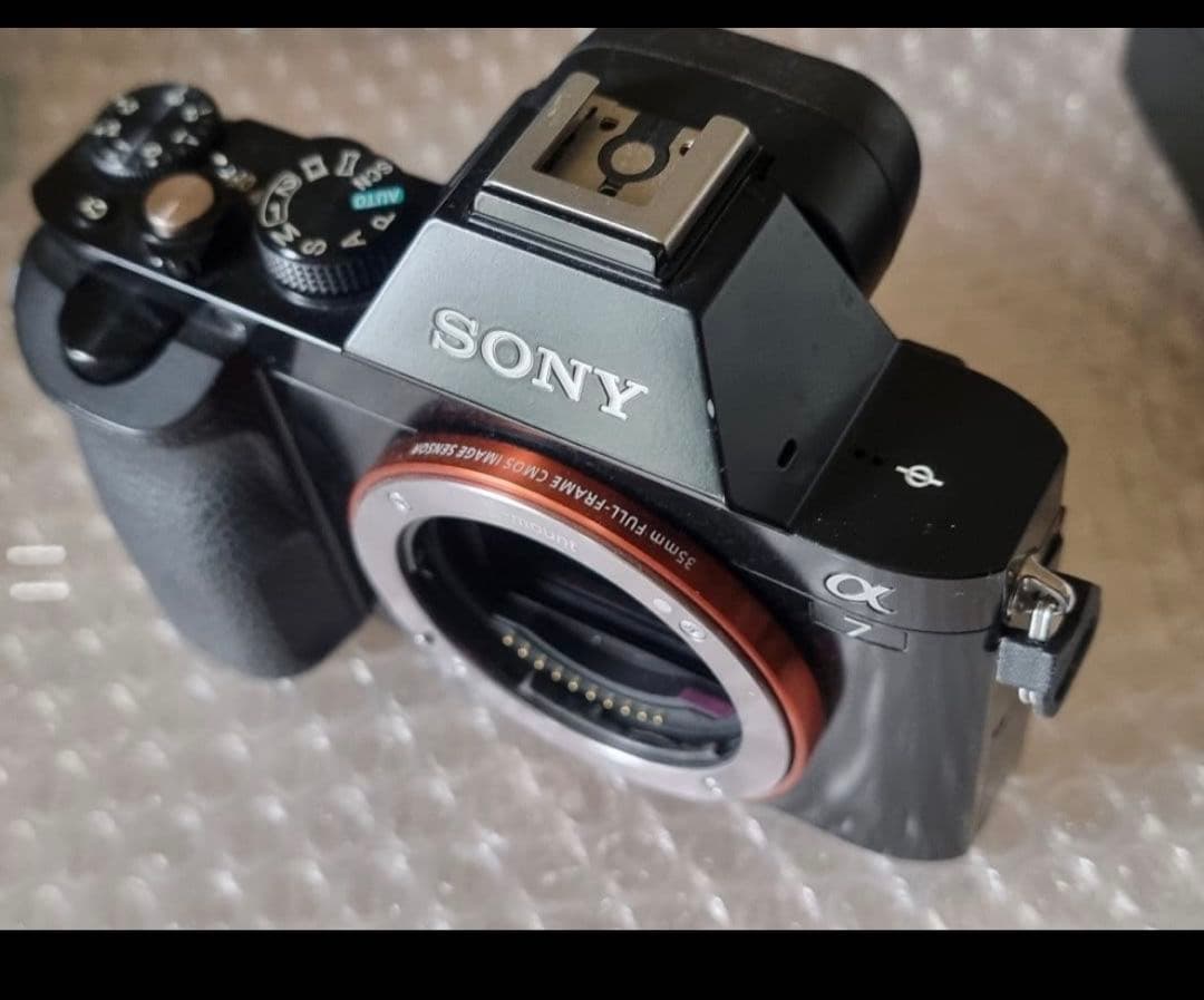SONY α7 本体+バッテリー+充電器ミラーレス一眼カメラ