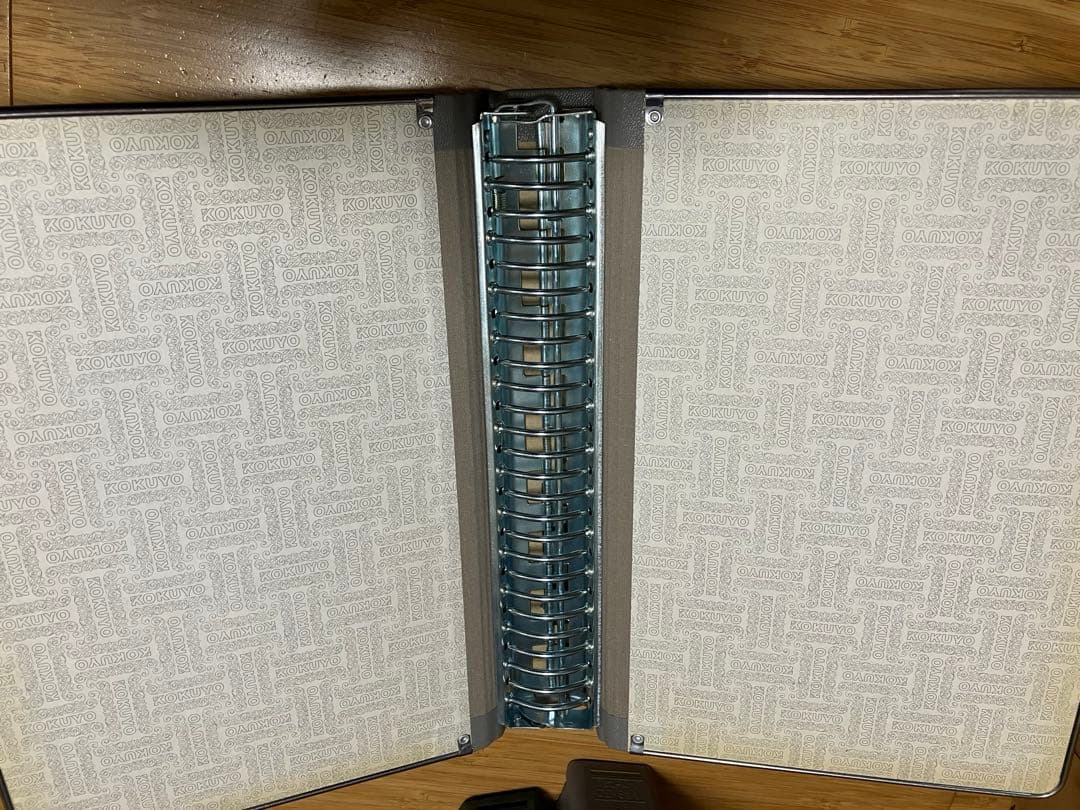 コクヨ　バインダー　まとめ売り　B5サイズ7冊　A4サイズ1冊
