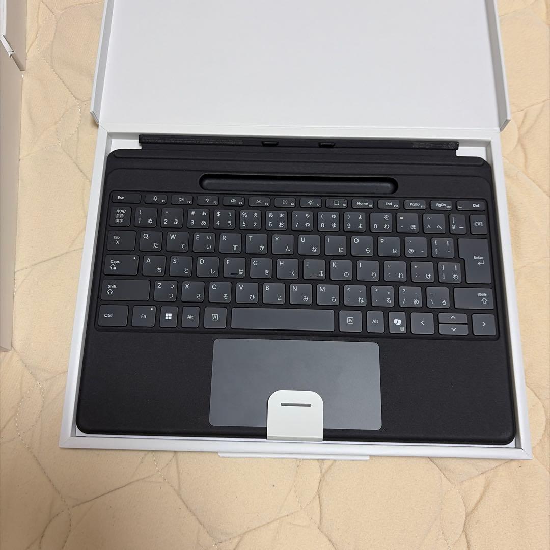 Surface Pro 第11世代 プラチナ 有機EL 箱付き【キーボード付】