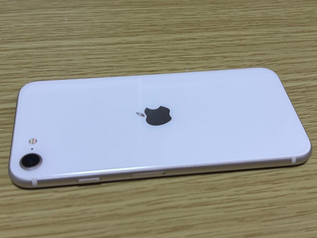 iPhone SE 第3世代 ホワイト 本体 USB-Cケーブル付き