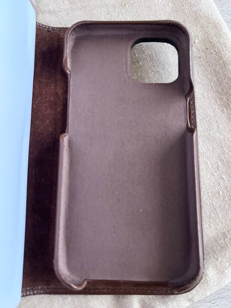 GUCCI iPhone15 手帳型ケース　新品　未使用
