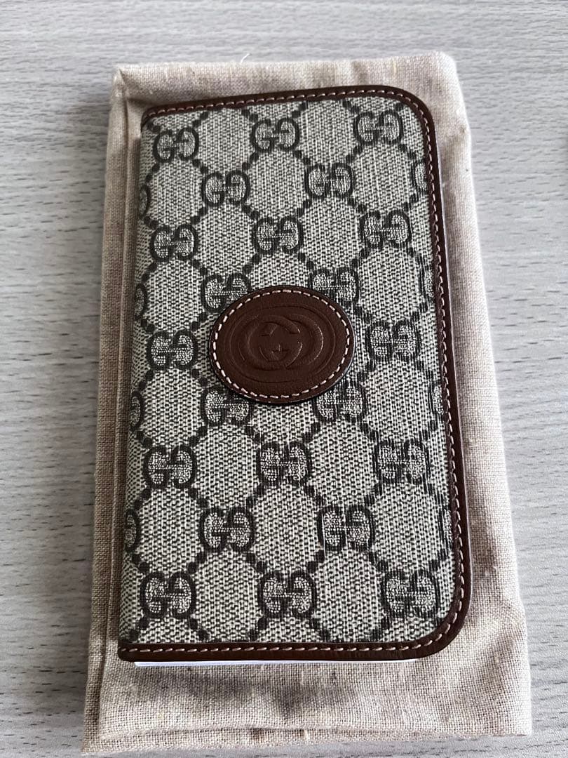 GUCCI iPhone15 手帳型ケース　新品　未使用