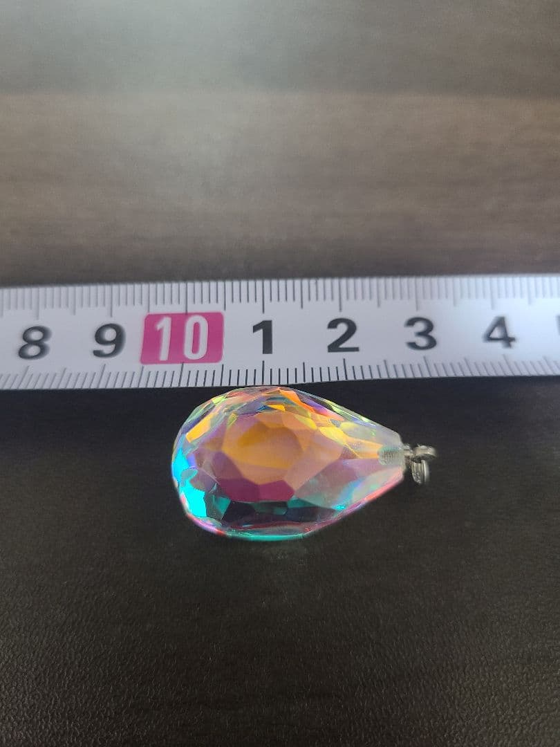 モナジー工房 虹の結晶 ビビッド涙型ラフカット ペンダントトップ